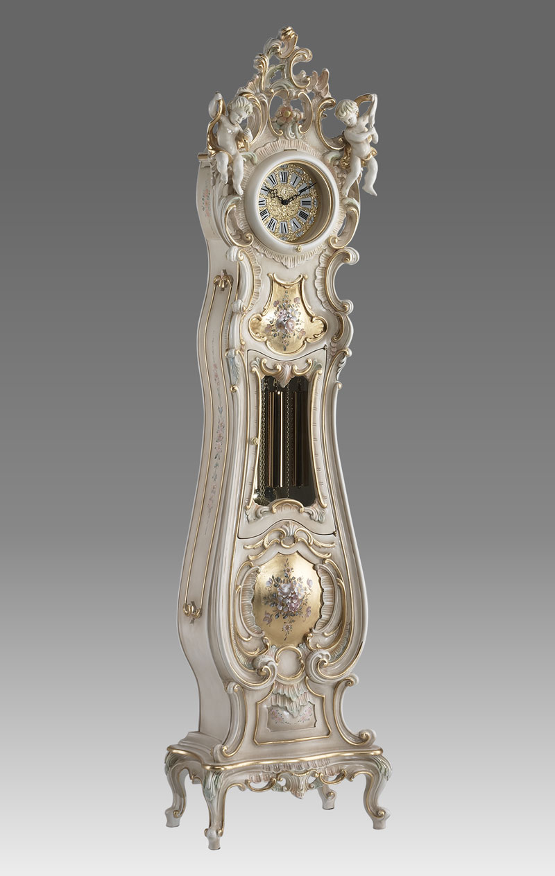 Grandfather clock Art.531/4 lacquered white patinated with gold leaf hand-decorated with angel